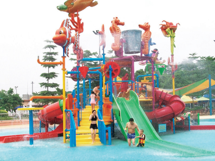 戶外水上樂園滑梯