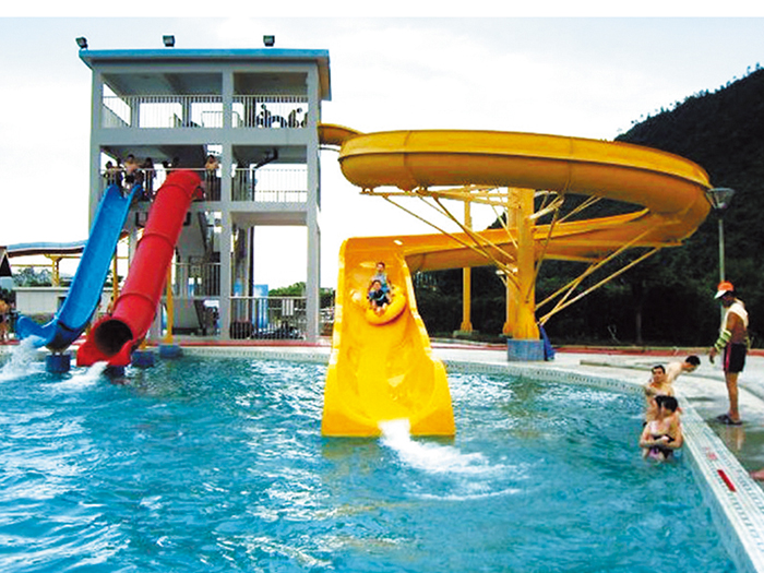 戶外水上樂園滑梯